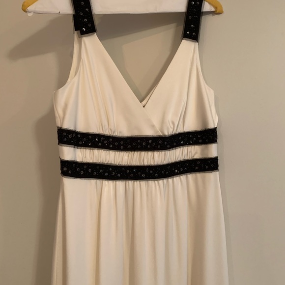 Long, fancy BCBG dress - Picture 3 of 3